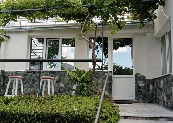 Lisets Willa Gorna Bryestnitsa